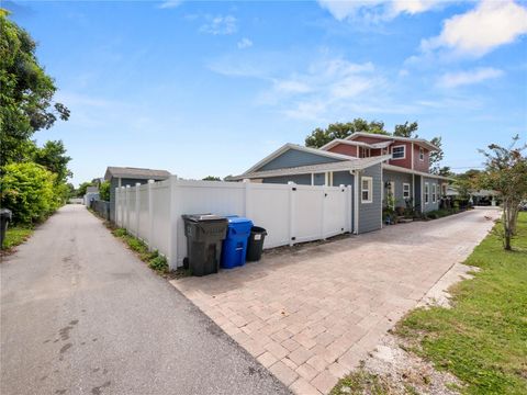 A home in LAKELAND