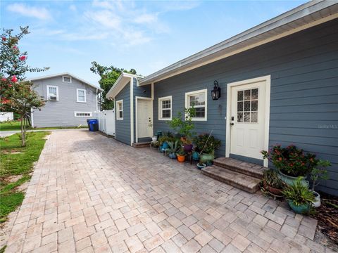 A home in LAKELAND