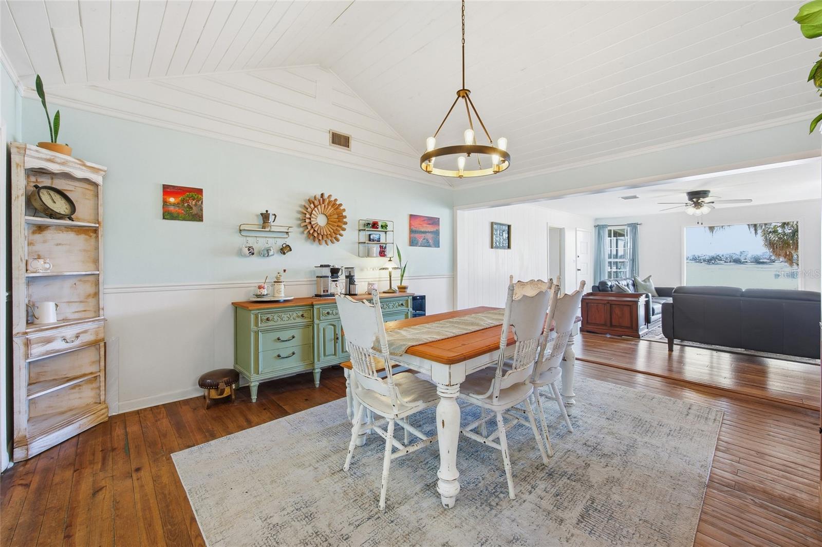 THREE LAKES ESTATE - Residential