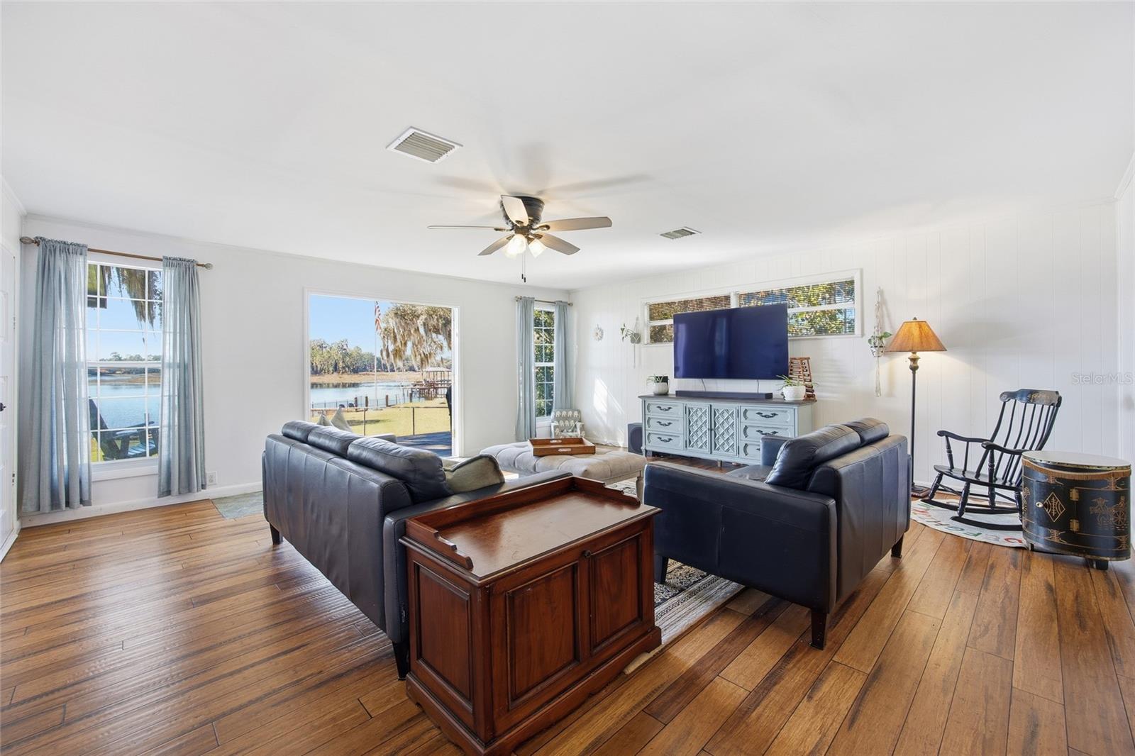 THREE LAKES ESTATE - Residential