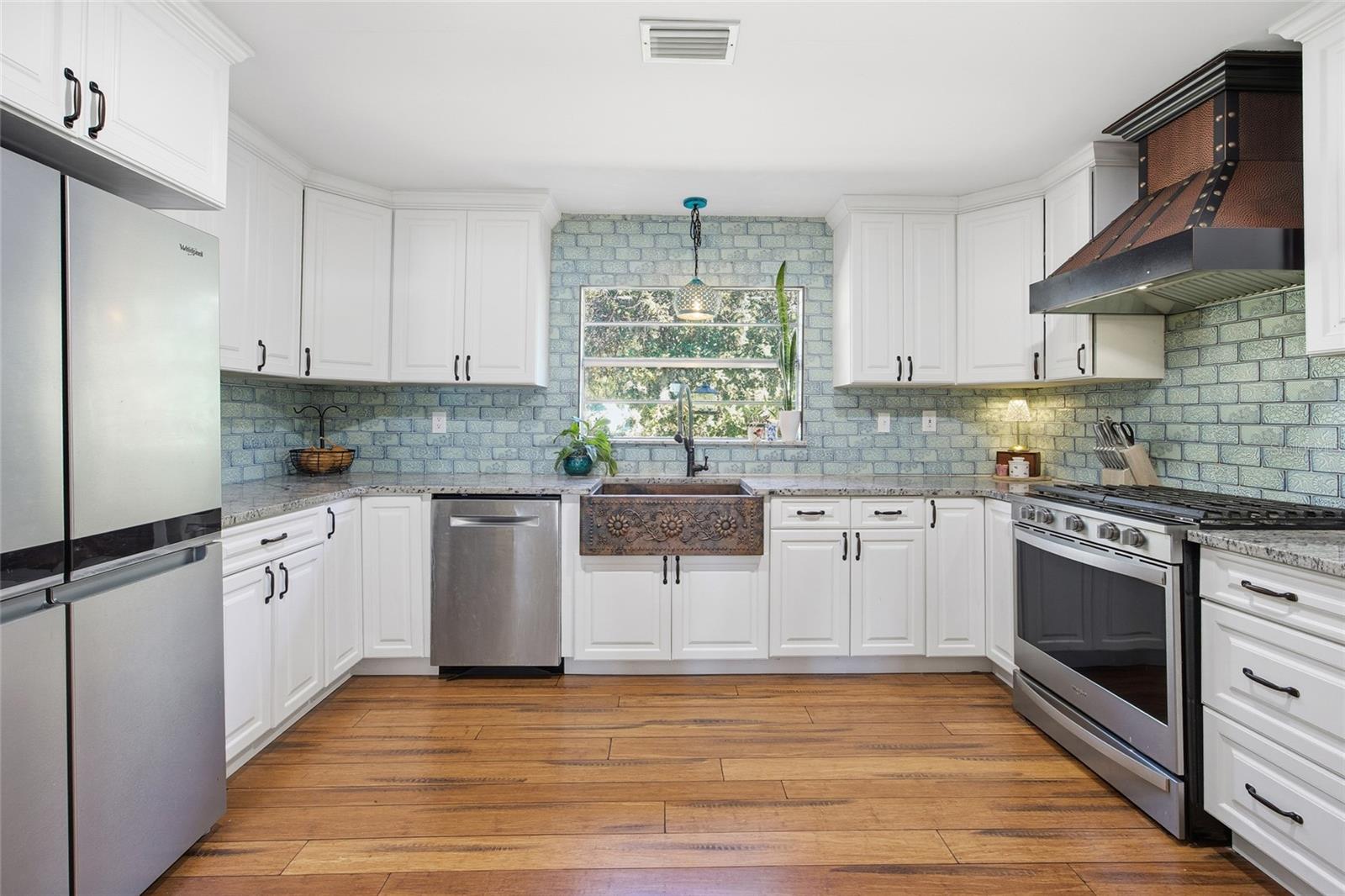 THREE LAKES ESTATE - Residential