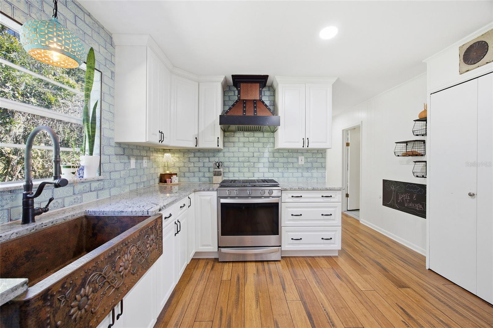 THREE LAKES ESTATE - Residential