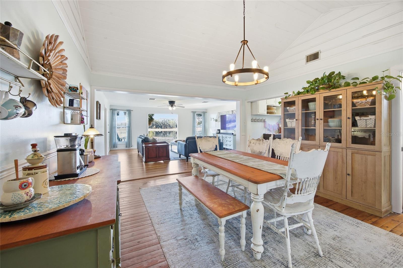 THREE LAKES ESTATE - Residential