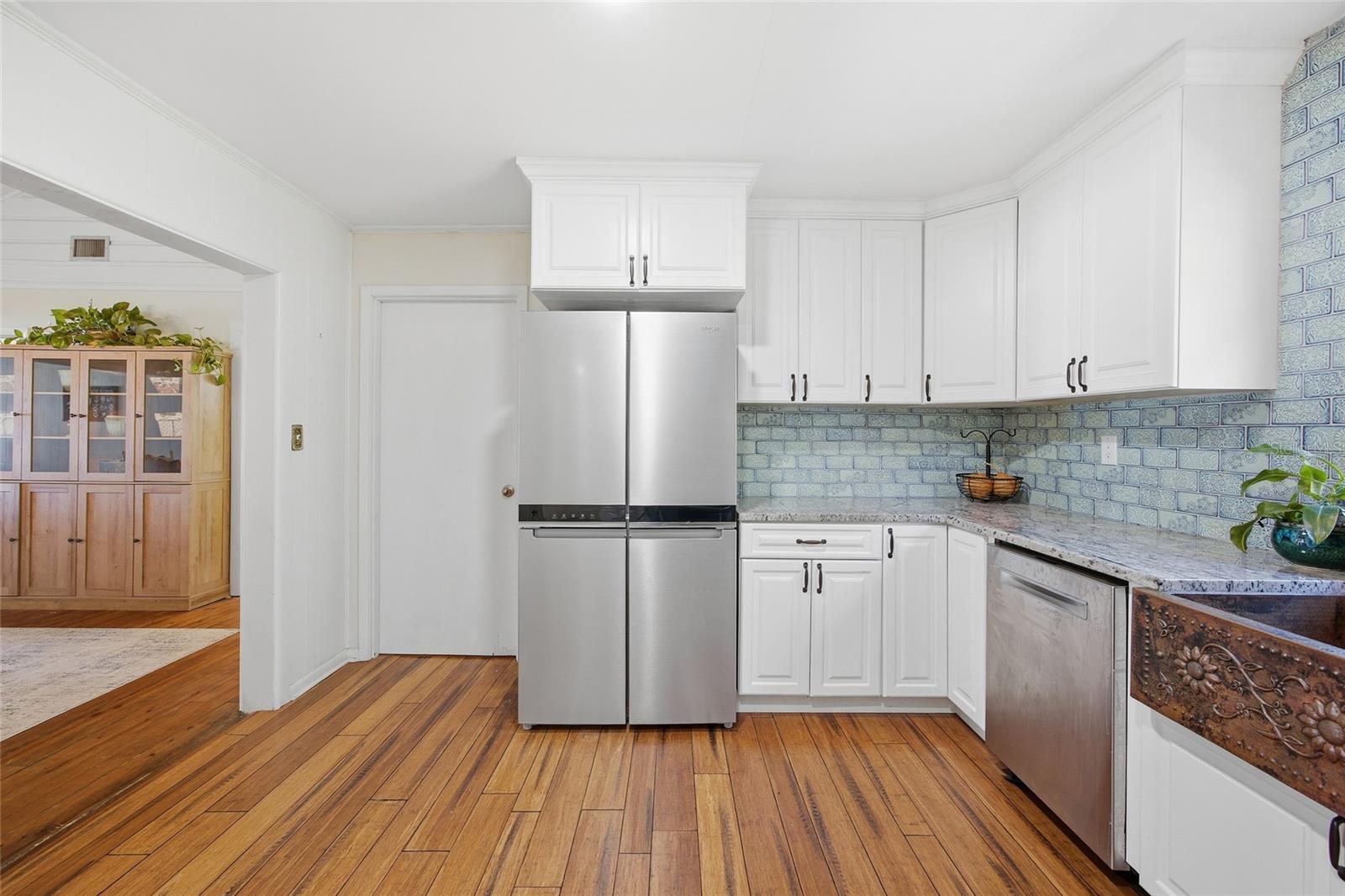 THREE LAKES ESTATE - Residential