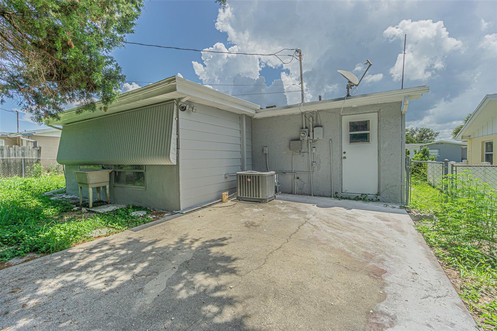 BEACON SQUARE - Residential Lease