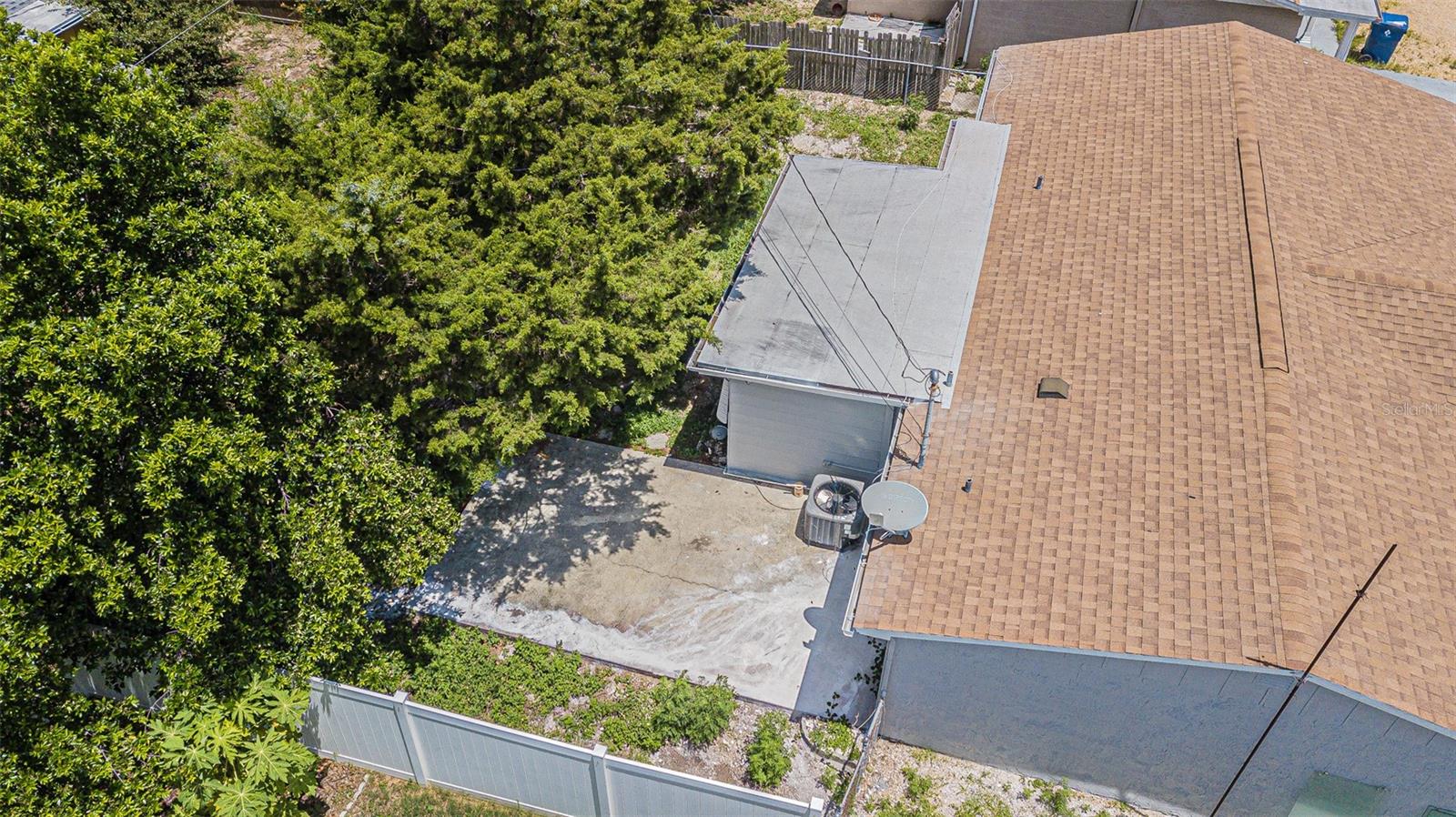 BEACON SQUARE - Residential Lease