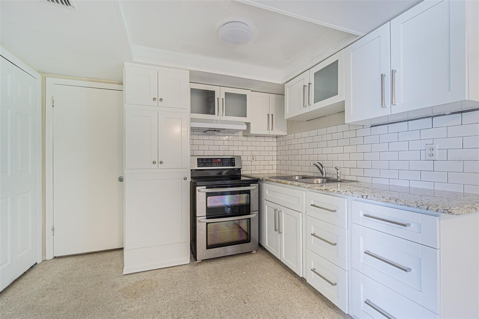 BEACON SQUARE - Residential Lease