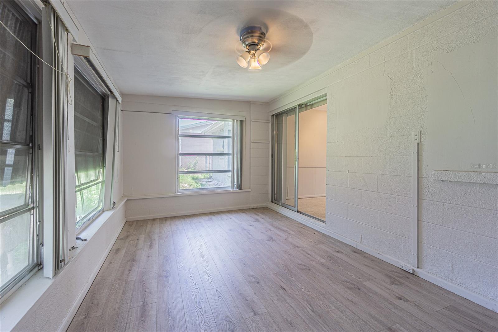 BEACON SQUARE - Residential Lease