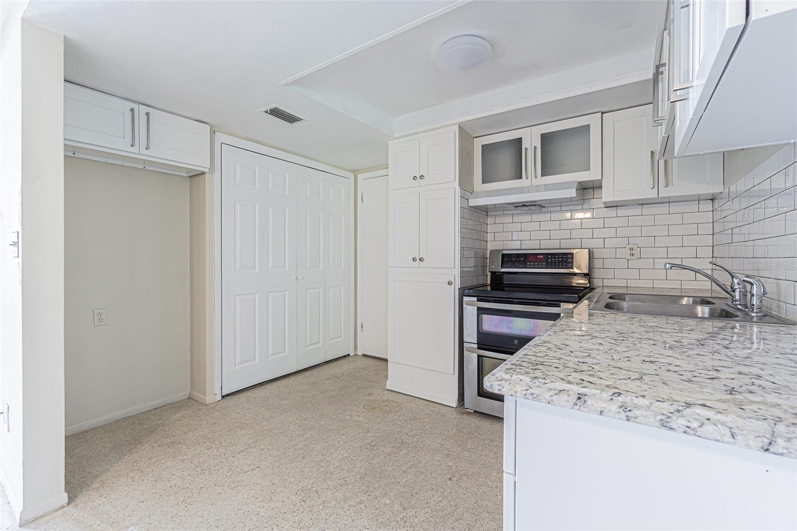 BEACON SQUARE - Residential Lease