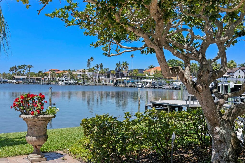Photo of 321 Brightwaters Boulevard NE, St Petersburg, FL 33704 (MLS # TB8376598)