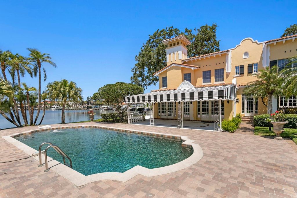 Photo of 321 Brightwaters Boulevard NE, St Petersburg, FL 33704 (MLS # TB8376598)