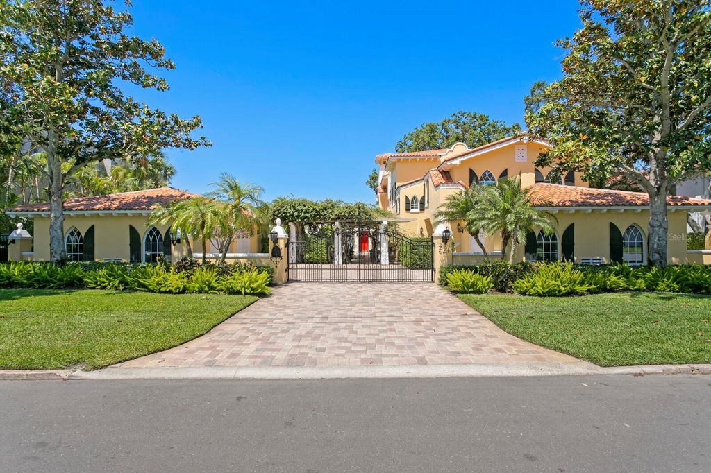 Photo of 321 Brightwaters Boulevard NE, St Petersburg, FL 33704 (MLS # TB8376598)