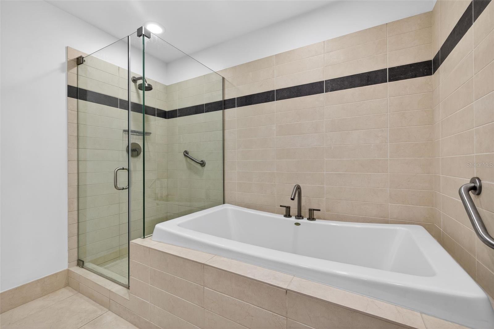 SIGNATURE PLACE CONDO - Residential