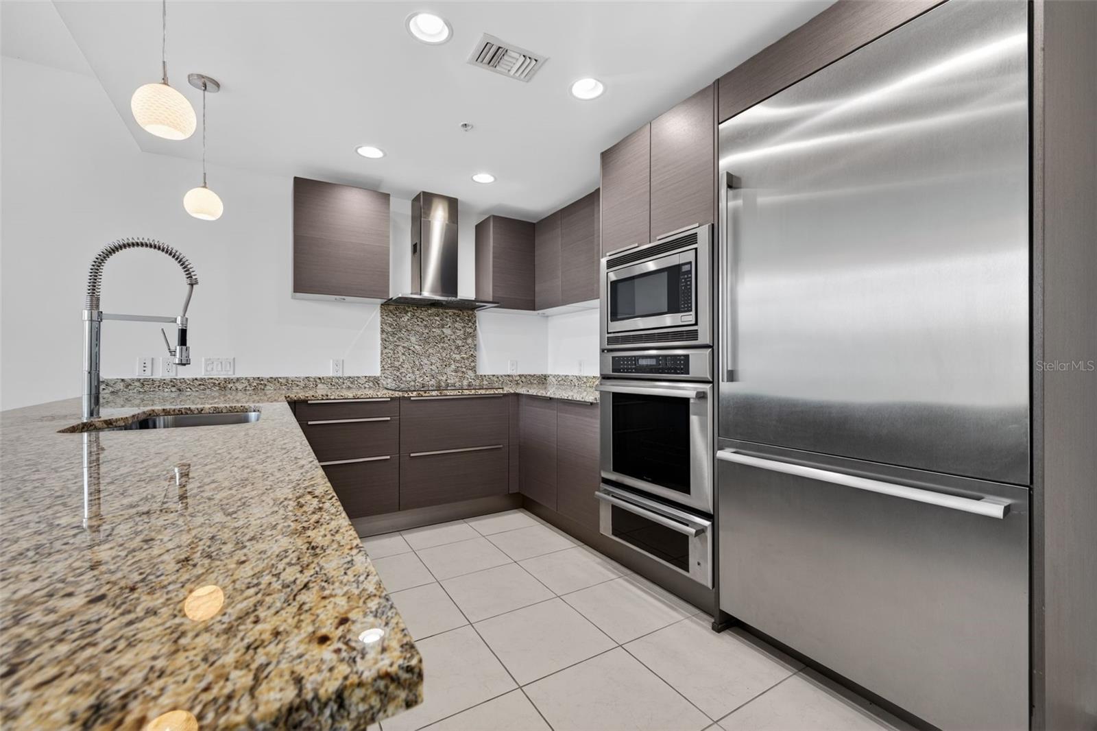 SIGNATURE PLACE CONDO - Residential