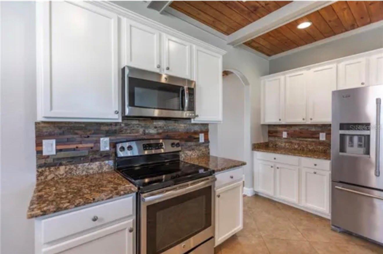 HERITAGE HARBOUR SUBPHASE J - Residential Lease