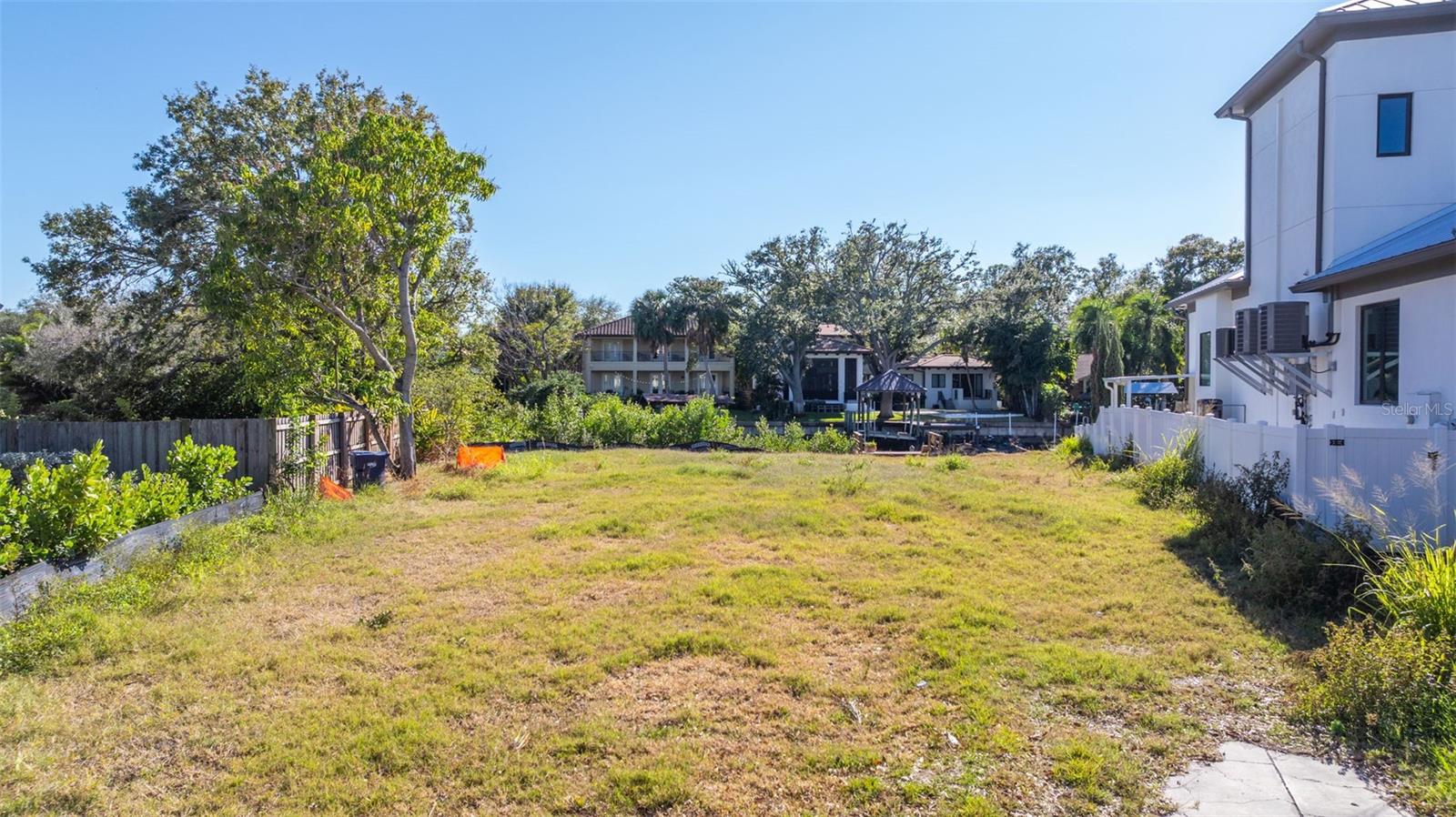 DAVIS ISLANDS PB10 PG52 TO 57 - Residential