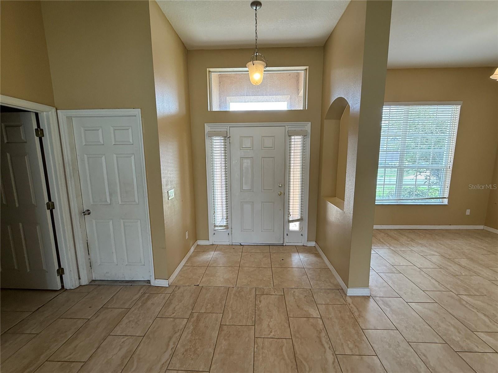 7101 WHITE TRILLIUM CIRCLE