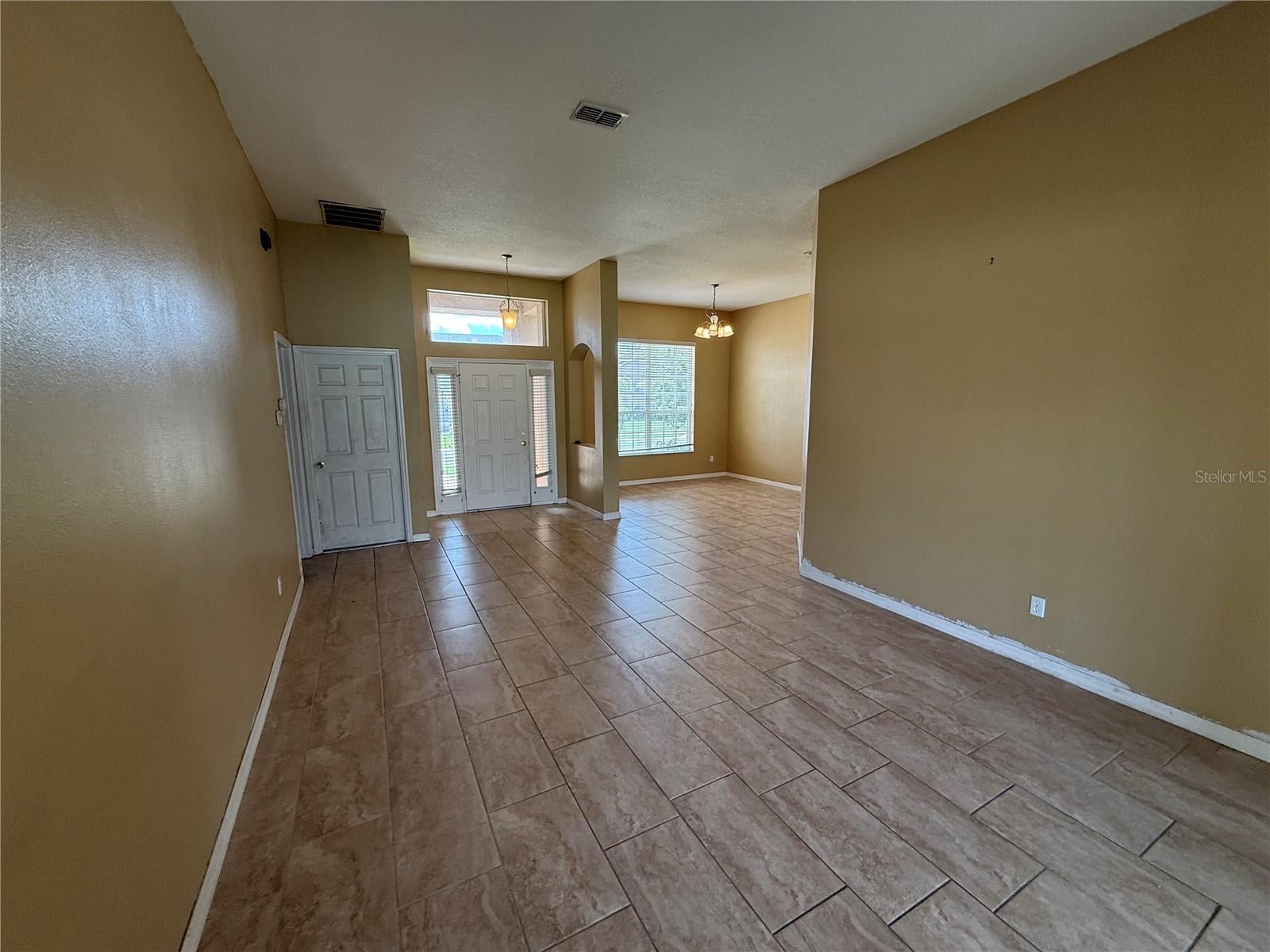 7101 WHITE TRILLIUM CIRCLE