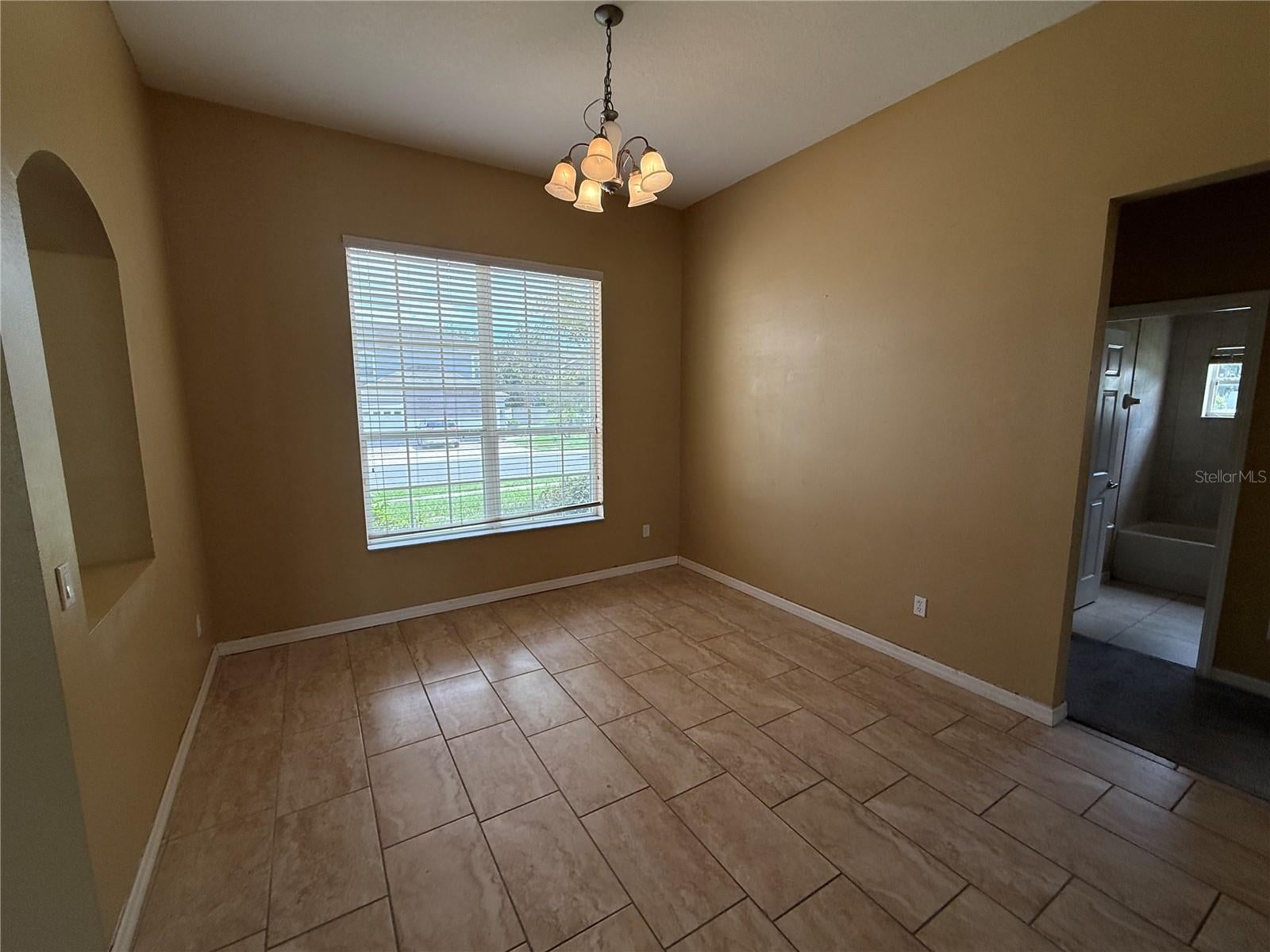 7101 WHITE TRILLIUM CIRCLE