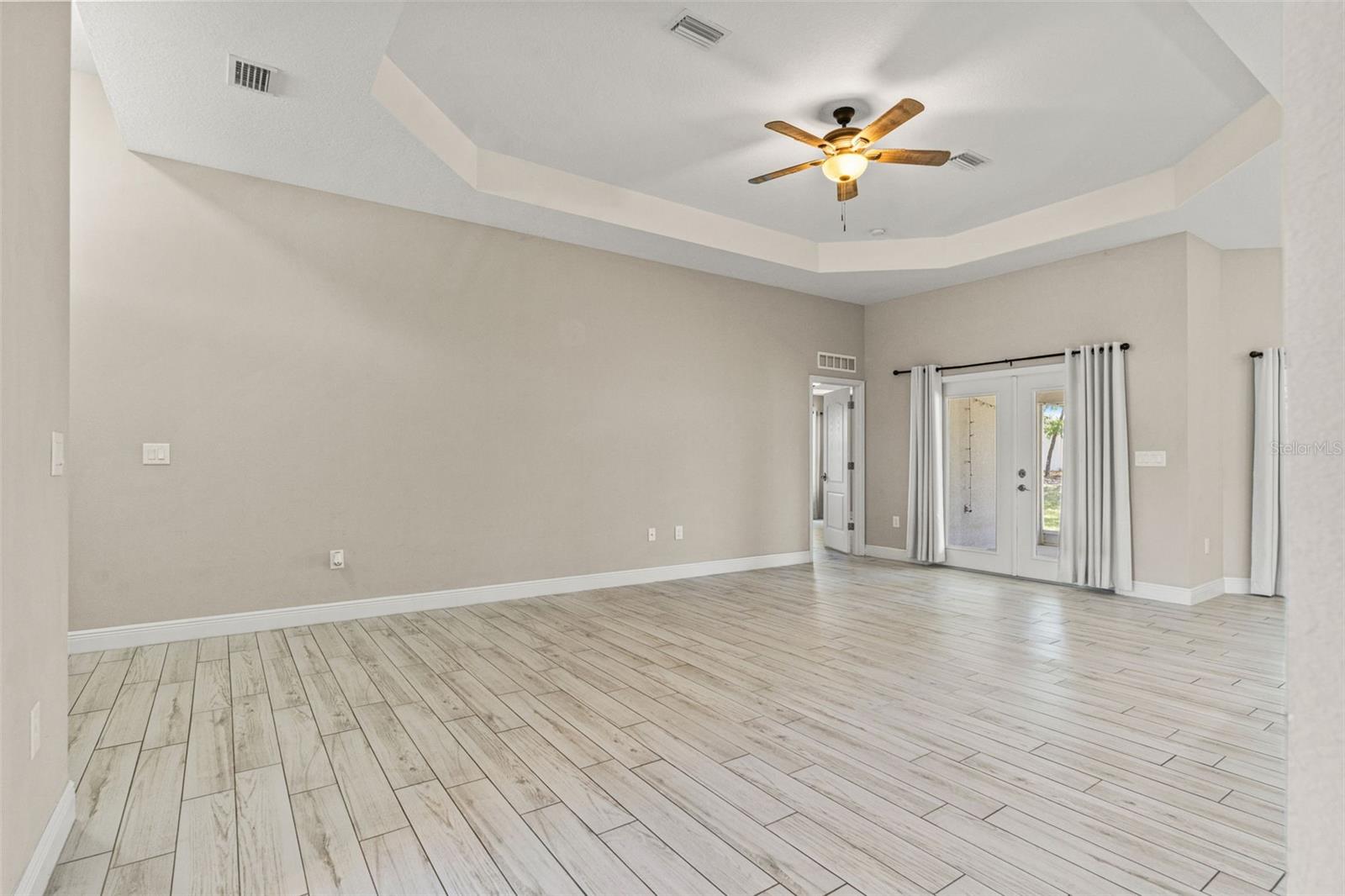 SPRING HILL - Residential