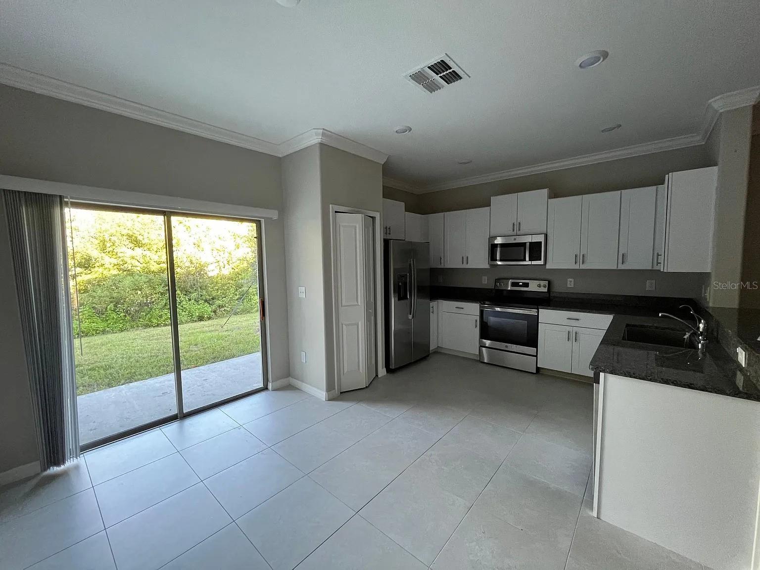 WILLOW SQUARE TWNHMS - Residential Lease