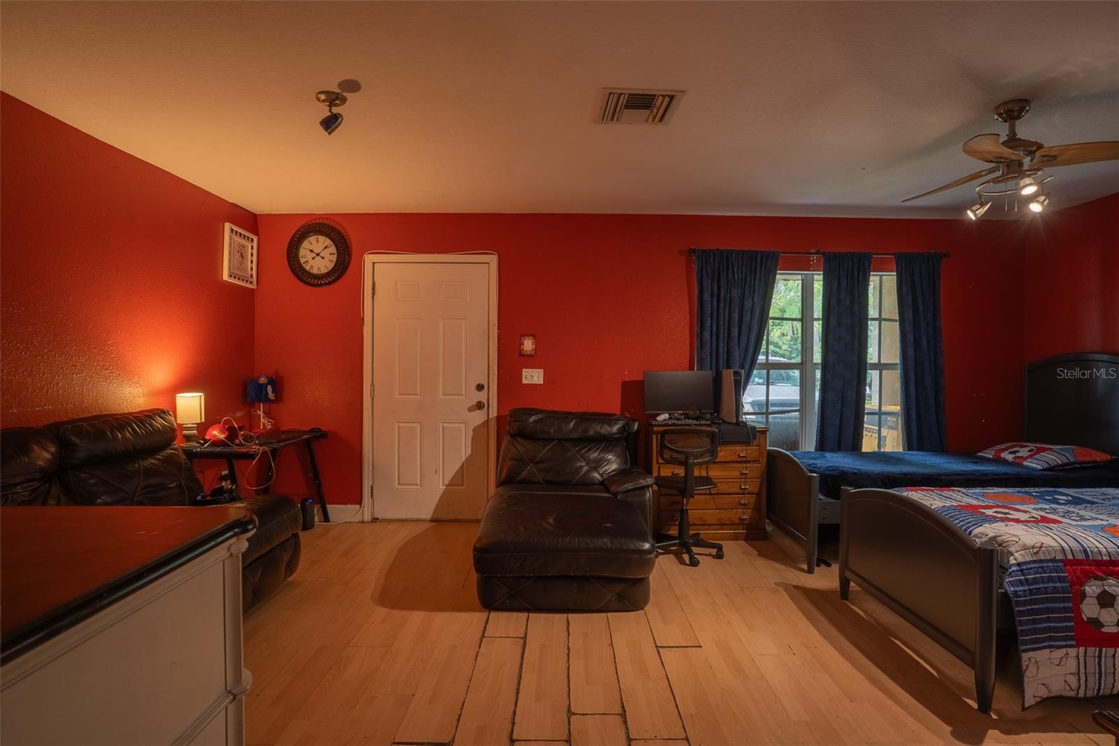 Casas a venda 3 - Jen Dantas 1128 NEVILLE AVENUE