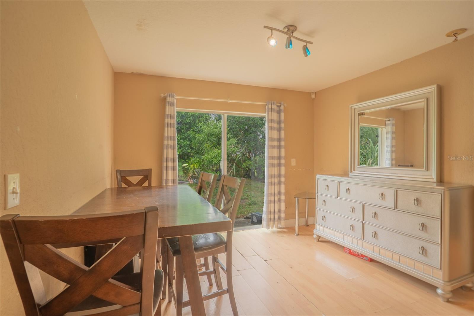 Casas a venda 4 - Jen Dantas 1128 NEVILLE AVENUE