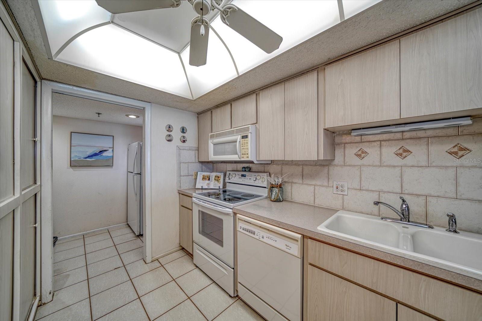 MADEIRA TOWERS CONDO - Residential