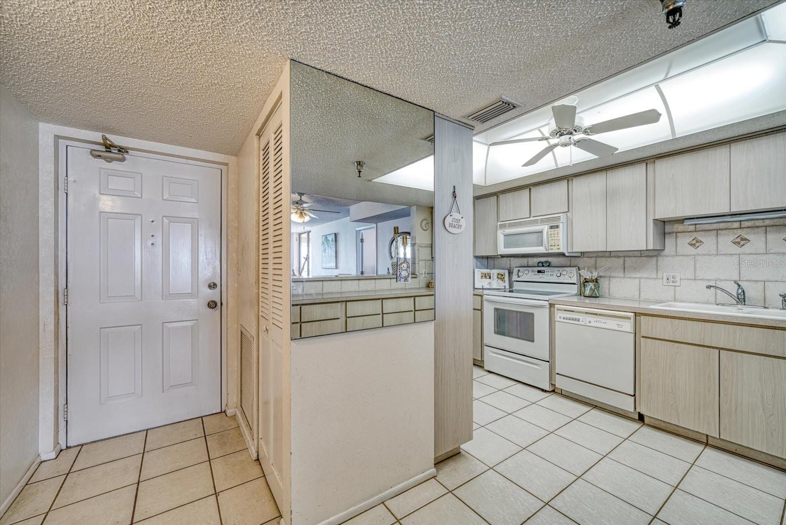 MADEIRA TOWERS CONDO - Residential