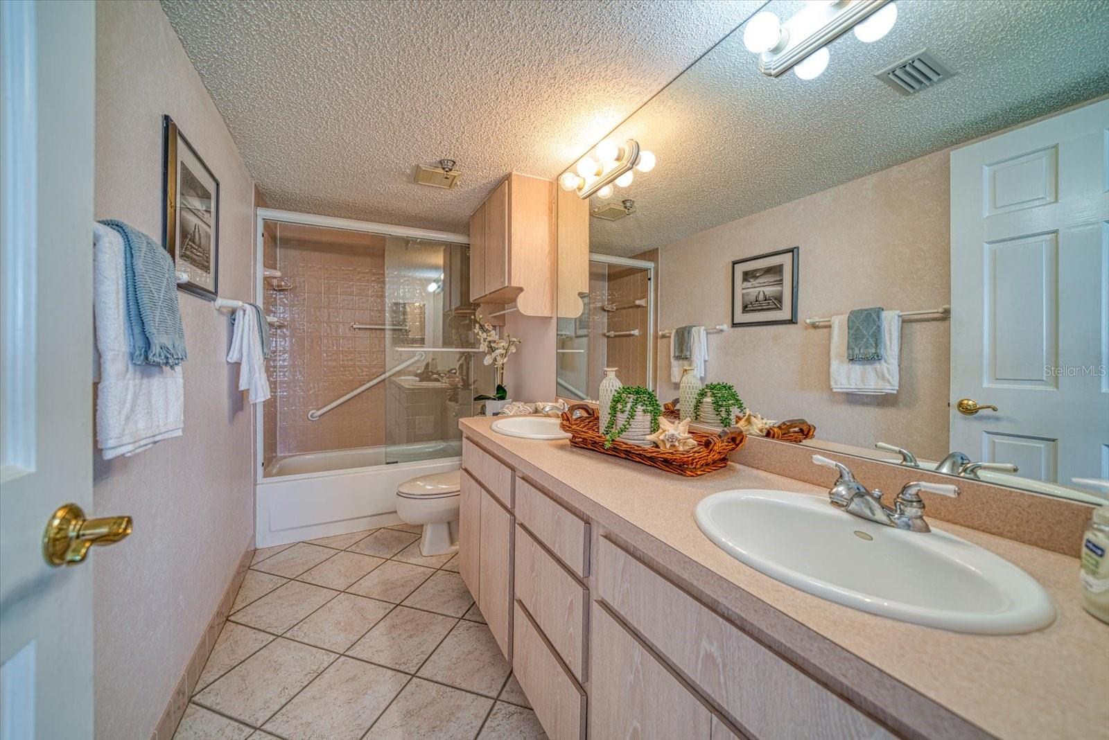 MADEIRA TOWERS CONDO - Residential