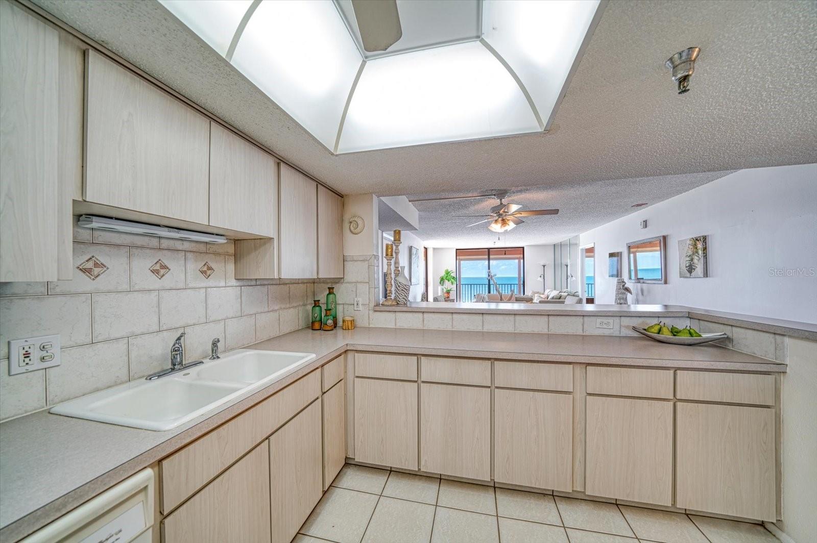 MADEIRA TOWERS CONDO - Residential