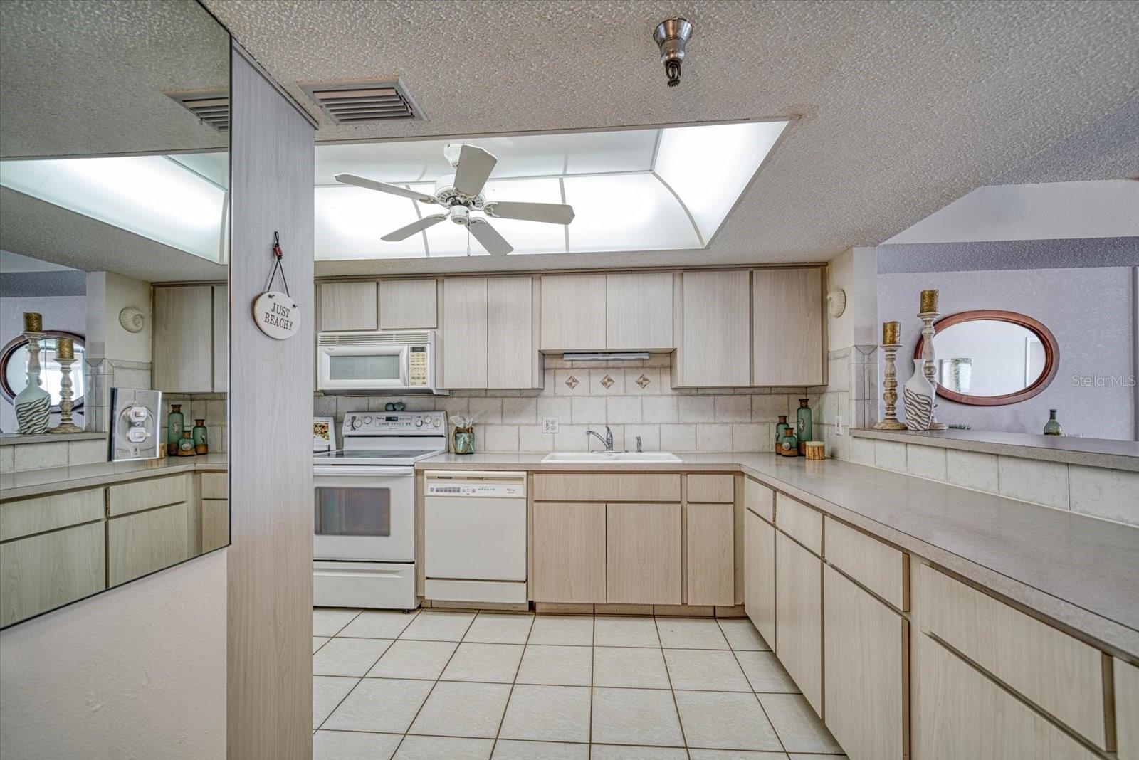 MADEIRA TOWERS CONDO - Residential