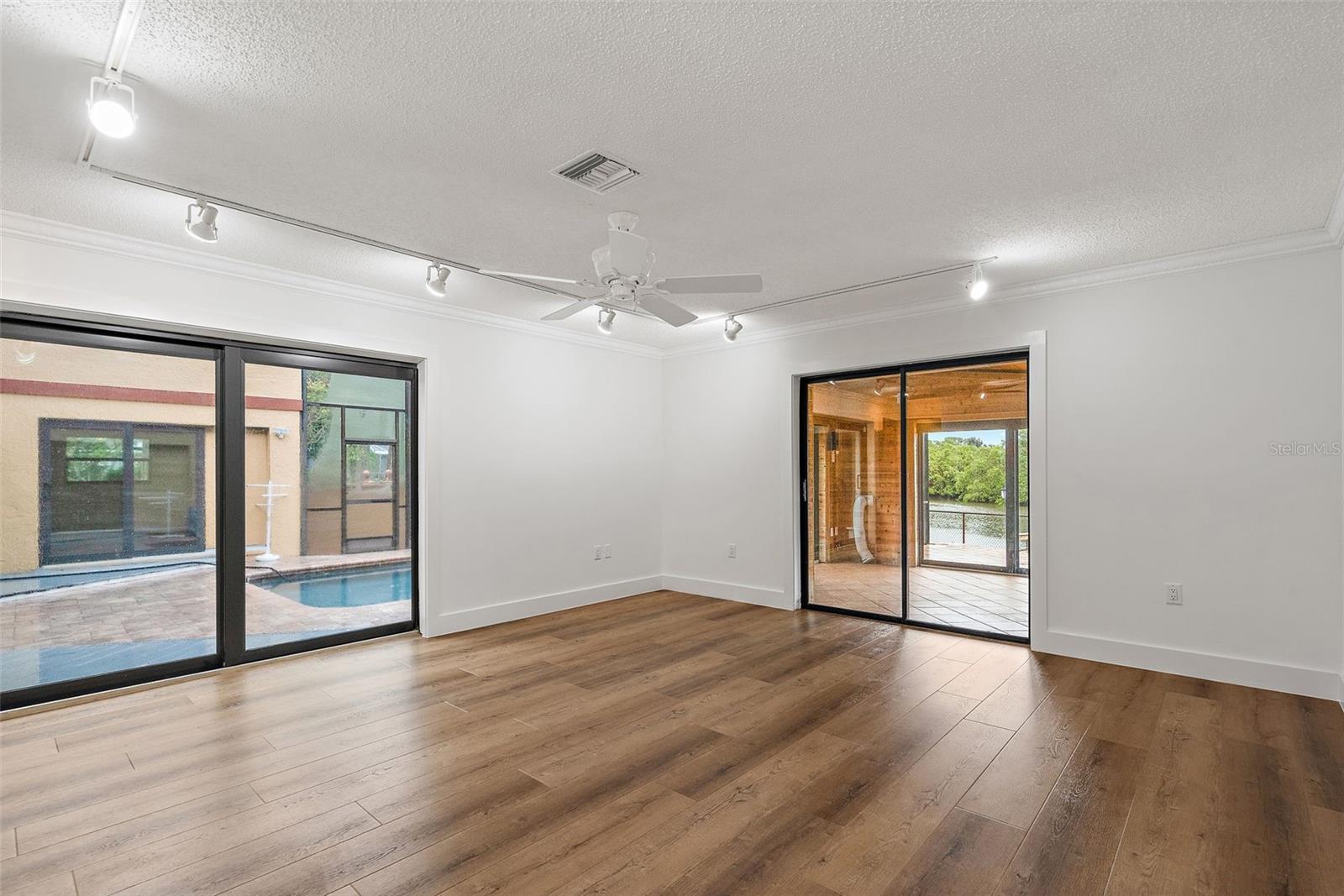 SHARON OAKS ESTATES REP - Residential