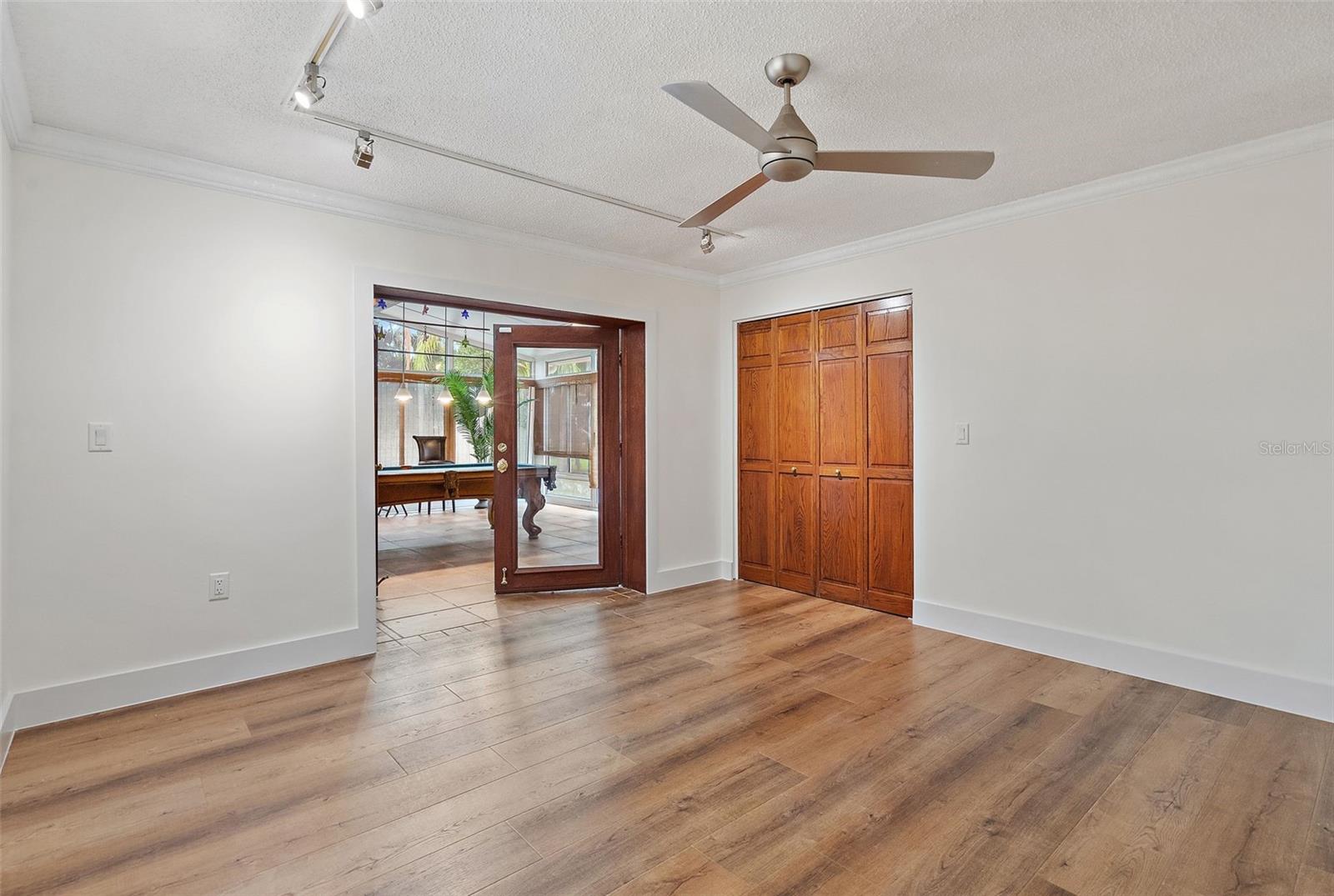 SHARON OAKS ESTATES REP - Residential