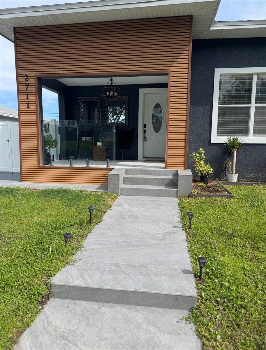 2711 W CORDELIA STREET