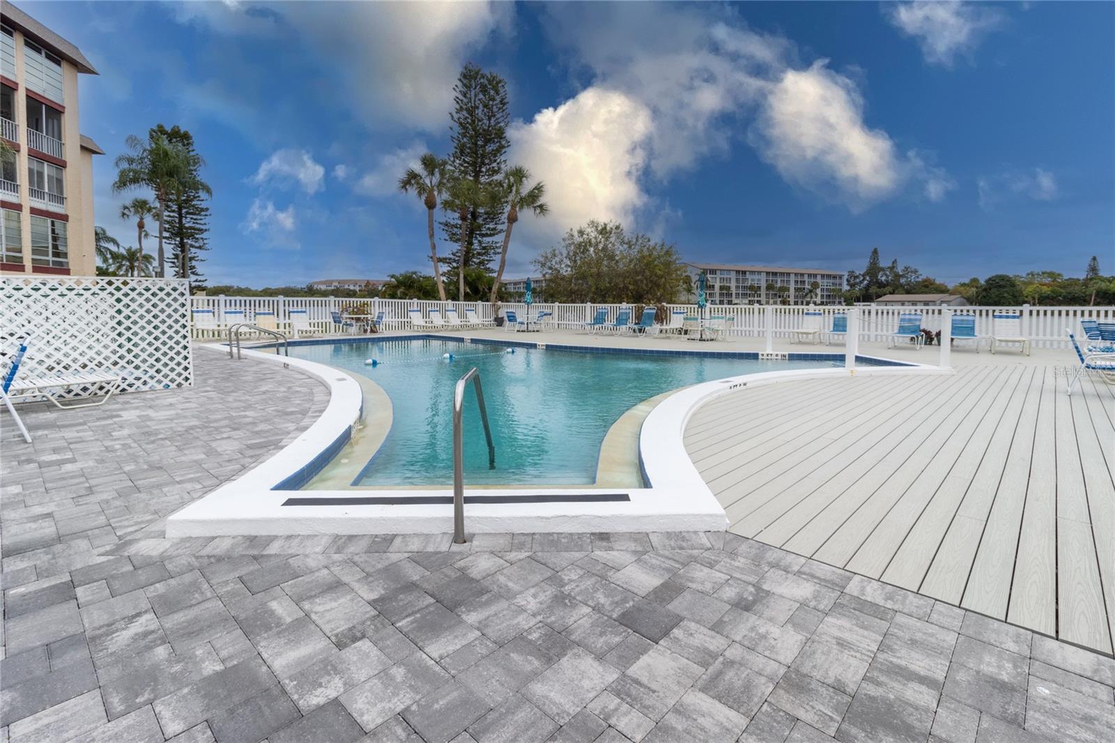 BAYSHORE ON THE LAKE APTS SEC 2 - Residential