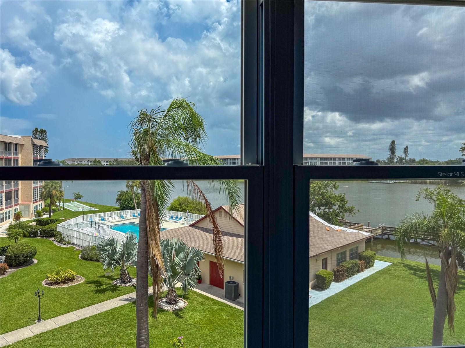 BAYSHORE ON THE LAKE APTS SEC 2 - Residential