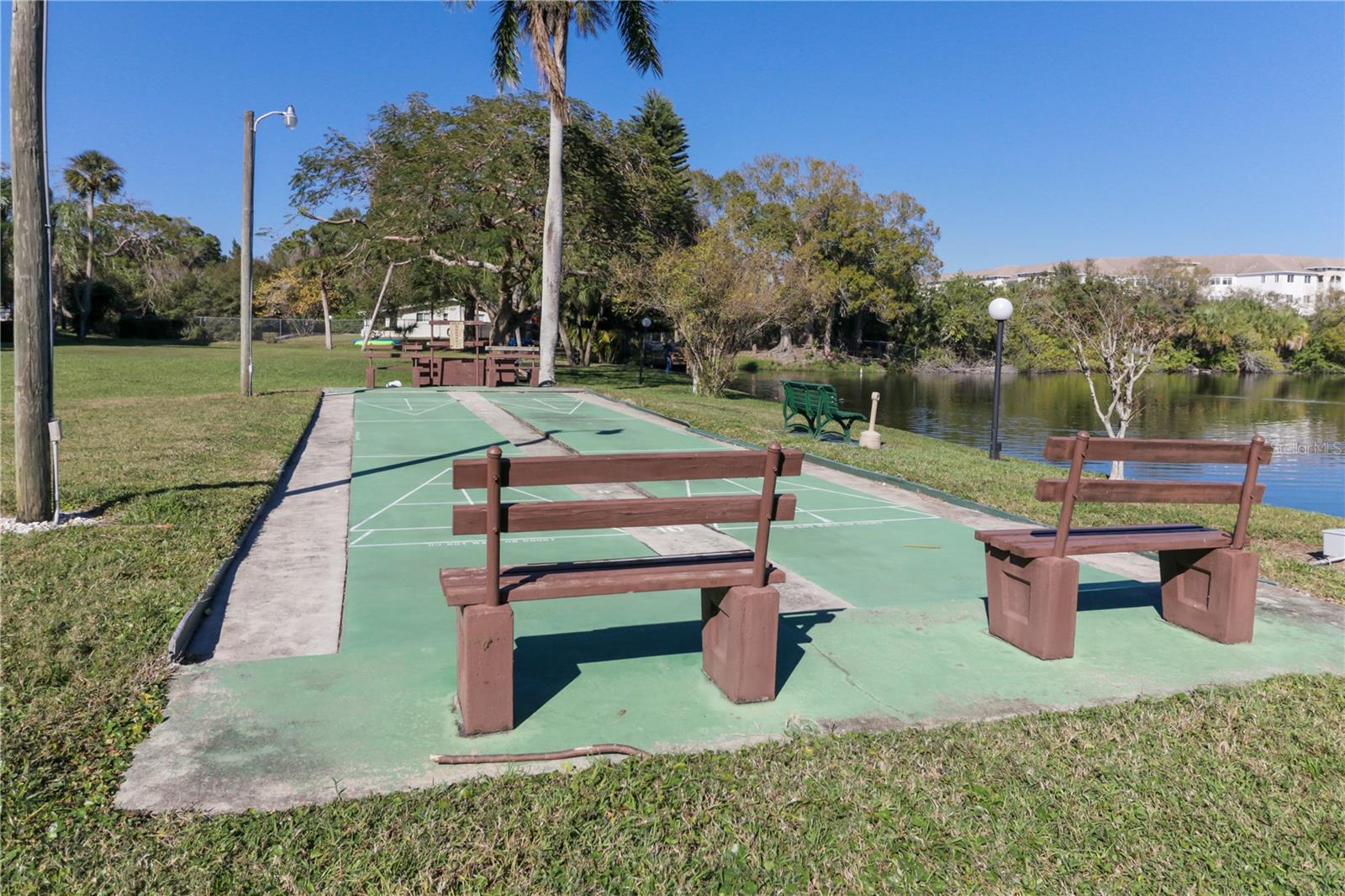 BAYSHORE ON THE LAKE APTS SEC 2 - Residential