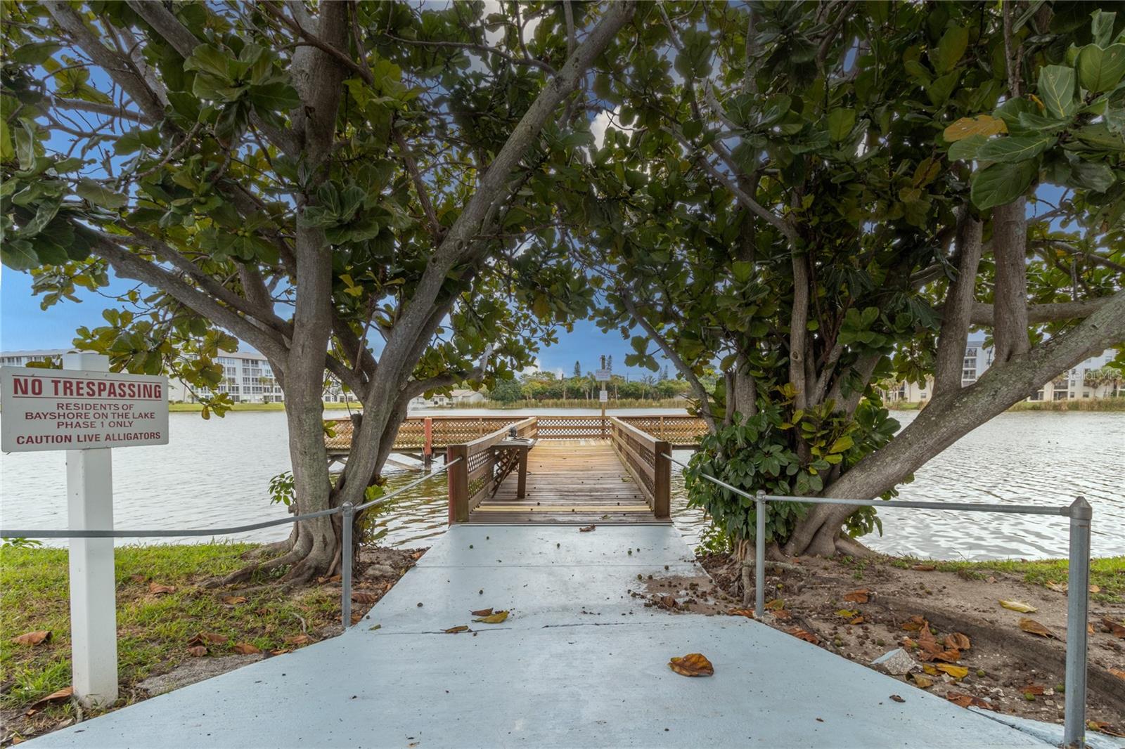 BAYSHORE ON THE LAKE APTS SEC 2 - Residential