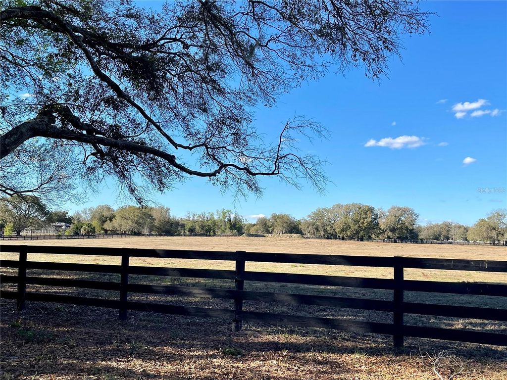 Photo of 15153 SE 73rd Avenue, Summerfield, FL 34491 (MLS # OM720105)