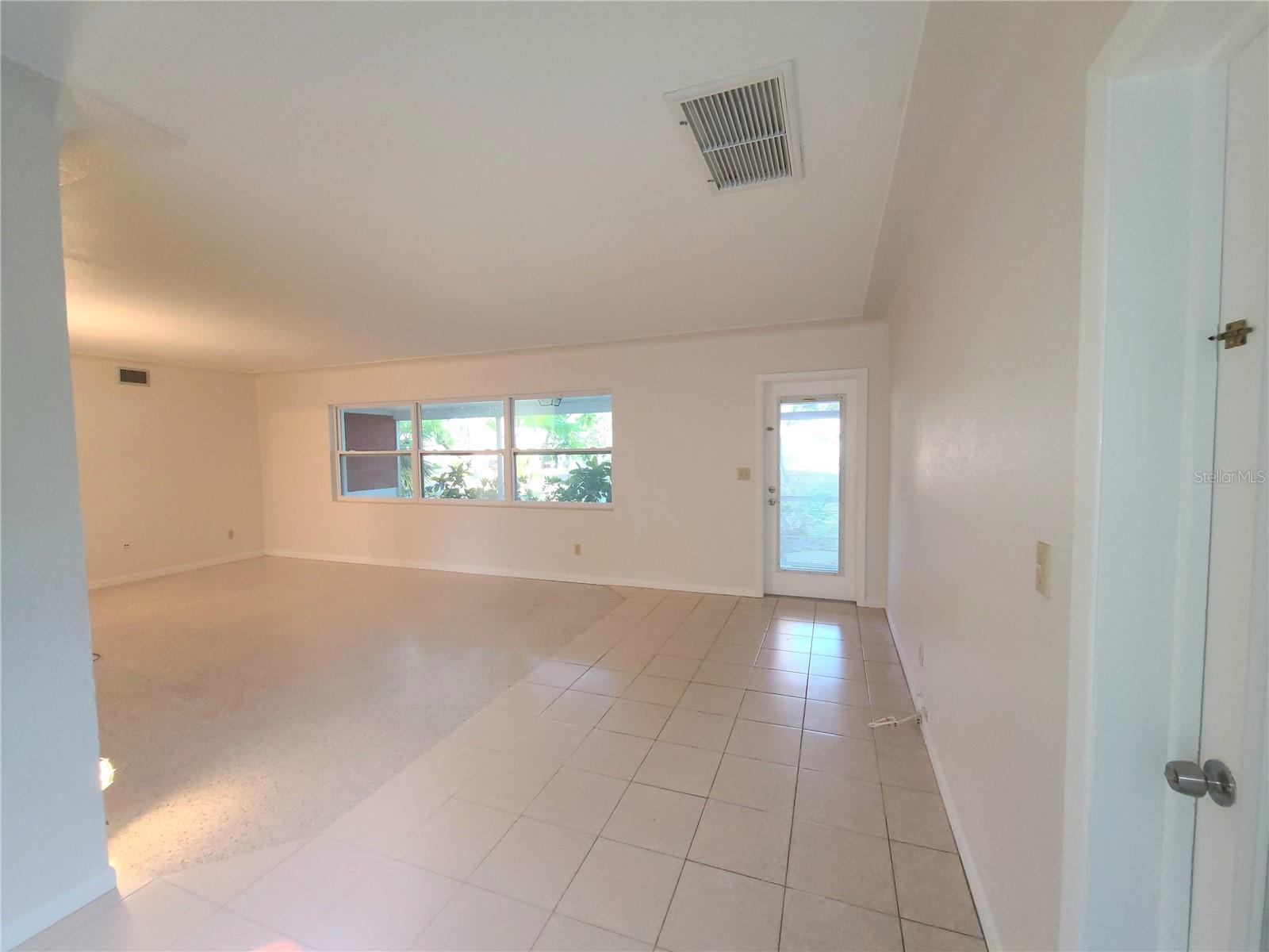 DUNEDIN LAKEWOOD ESTATES 1ST ADD - Residential