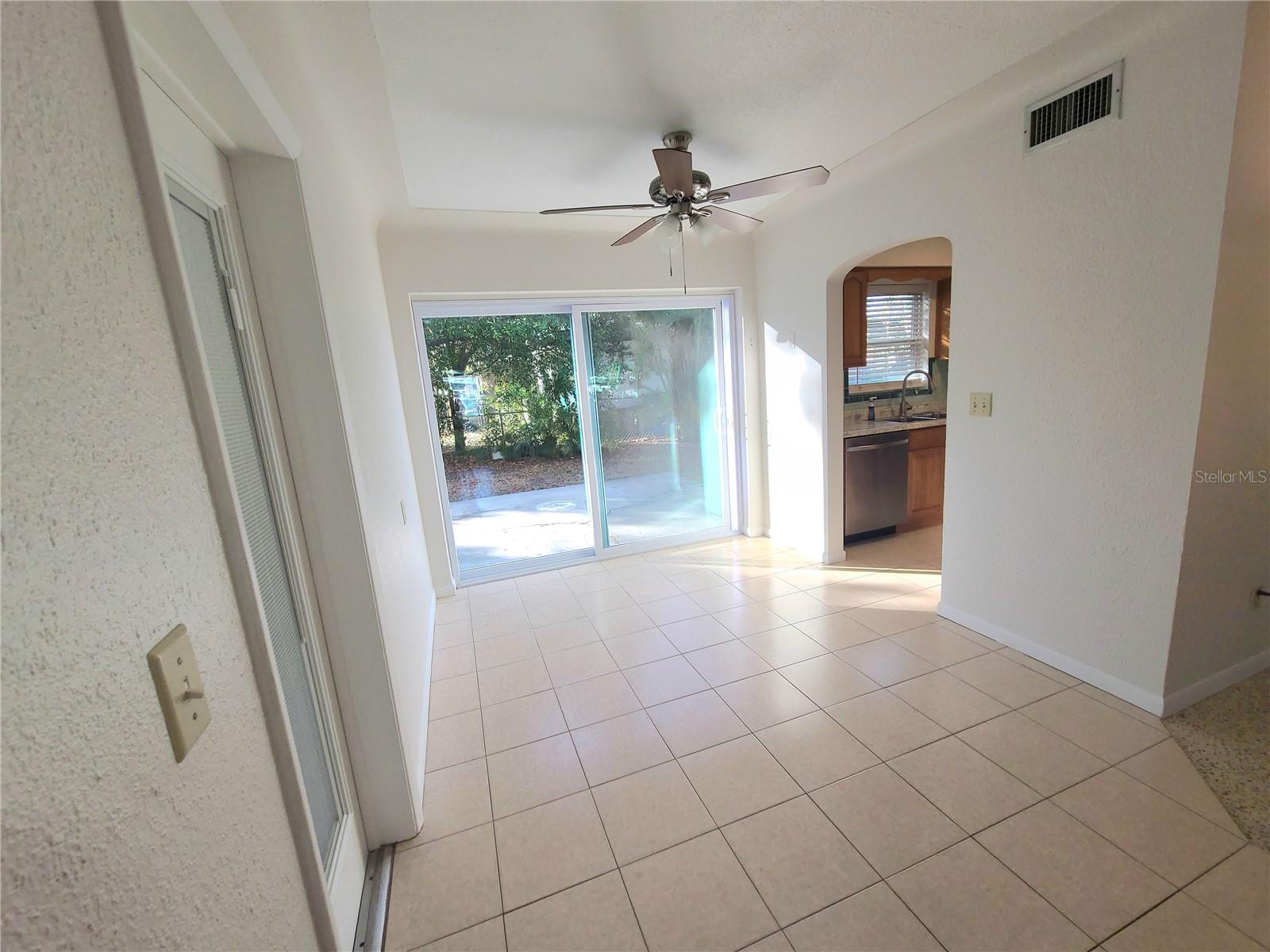 DUNEDIN LAKEWOOD ESTATES 1ST ADD - Residential