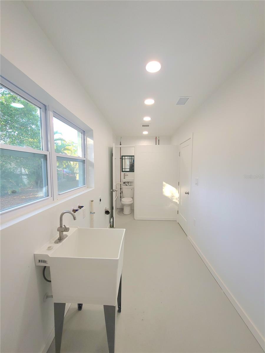 DUNEDIN LAKEWOOD ESTATES 1ST ADD - Residential