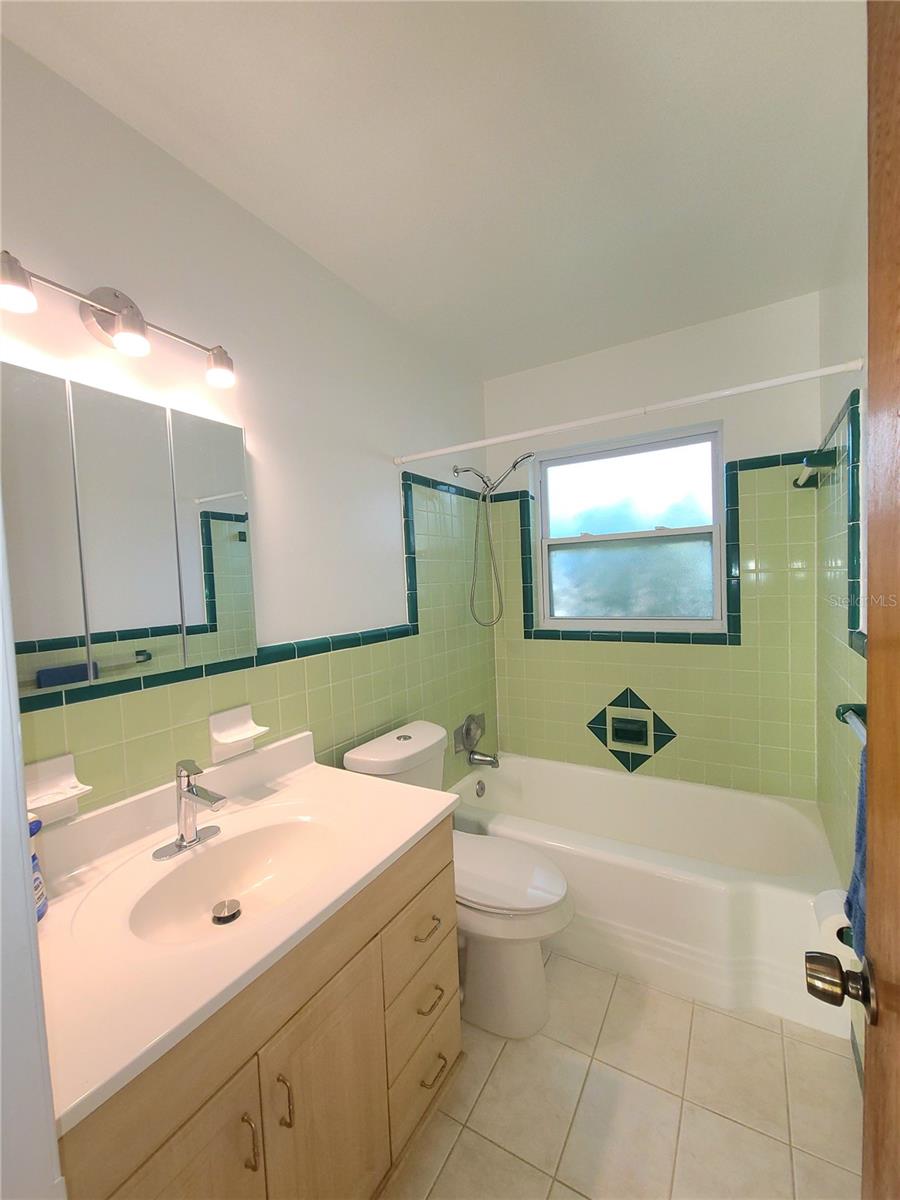 DUNEDIN LAKEWOOD ESTATES 1ST ADD - Residential