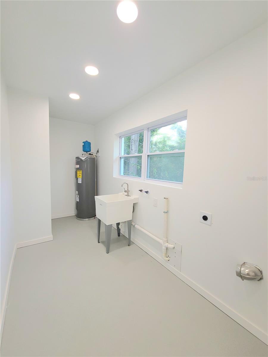 DUNEDIN LAKEWOOD ESTATES 1ST ADD - Residential