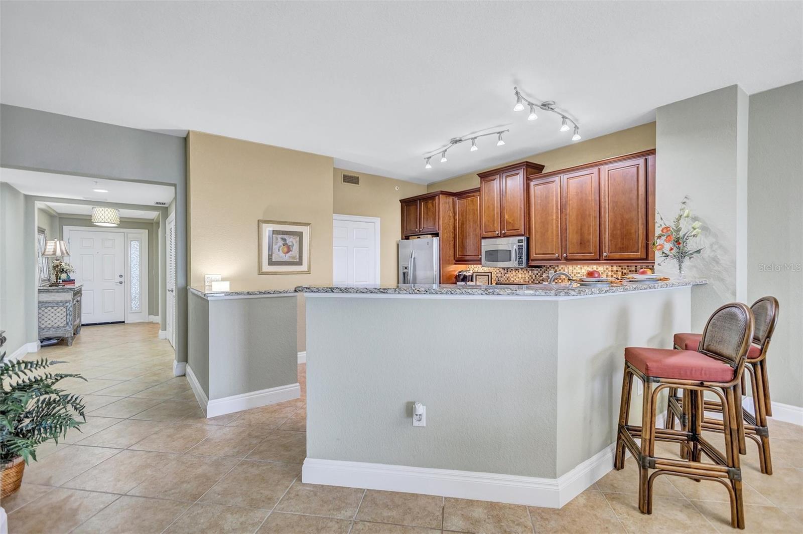 BAY CLUB PH II - Residential