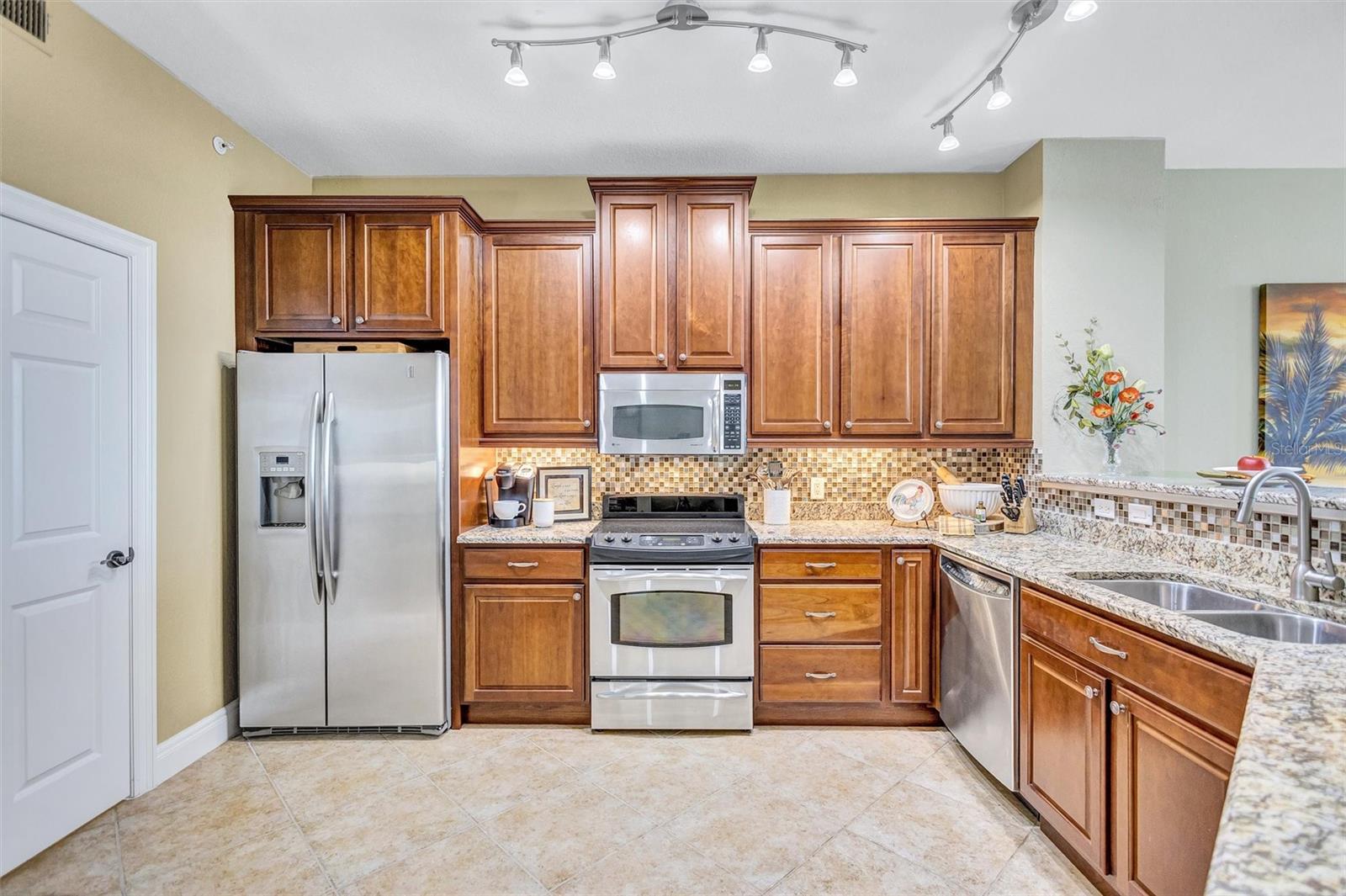 BAY CLUB PH II - Residential