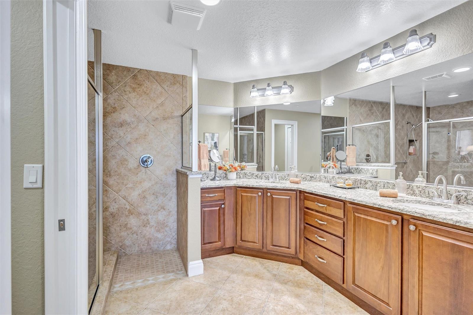 BAY CLUB PH II - Residential