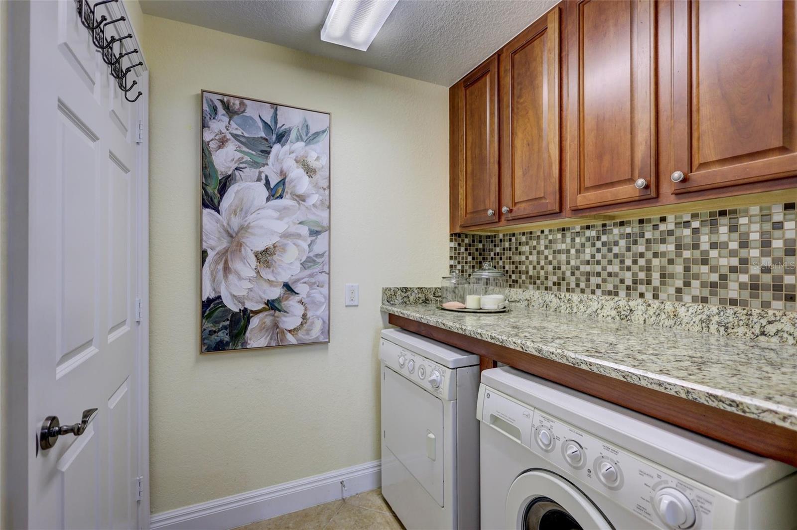 BAY CLUB PH II - Residential