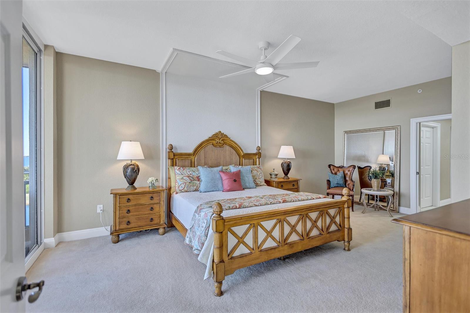 BAY CLUB PH II - Residential